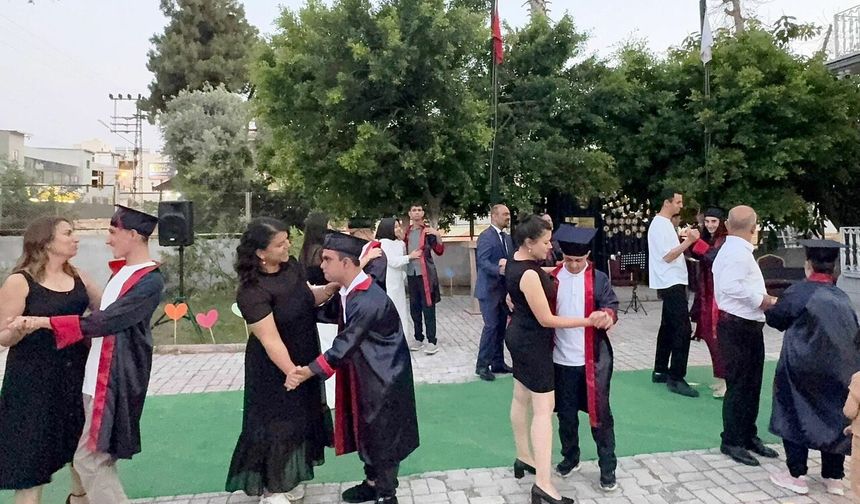 Adana’da özel çocuklar için unutulmaz mezuniyet: “Her başarı birlikte güzel”