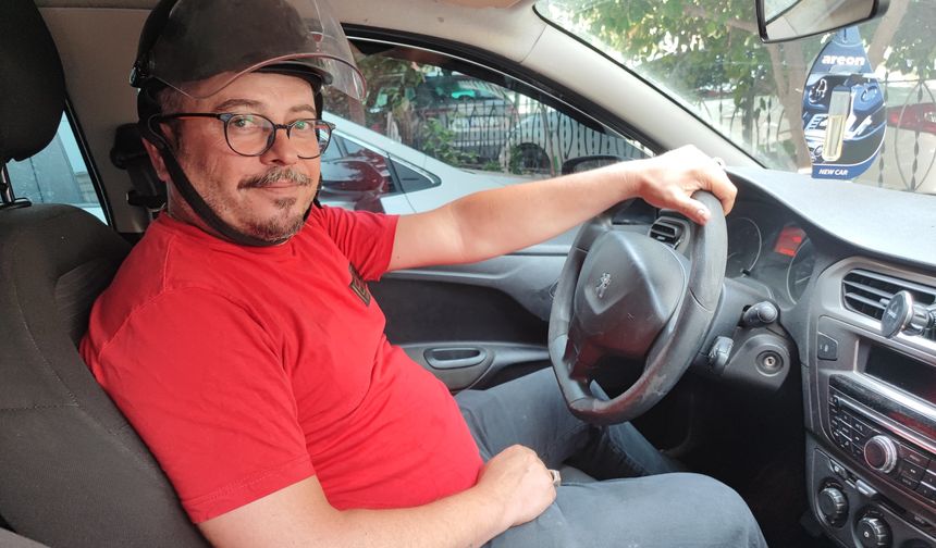 Adana’da kask komedisi: Otomobil kullanırken kask takmadığı için ceza yedi