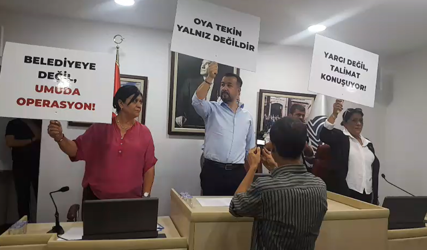 Başkan Tekin’in gözaltına alınmasına Meclis’te pankartlı tepki