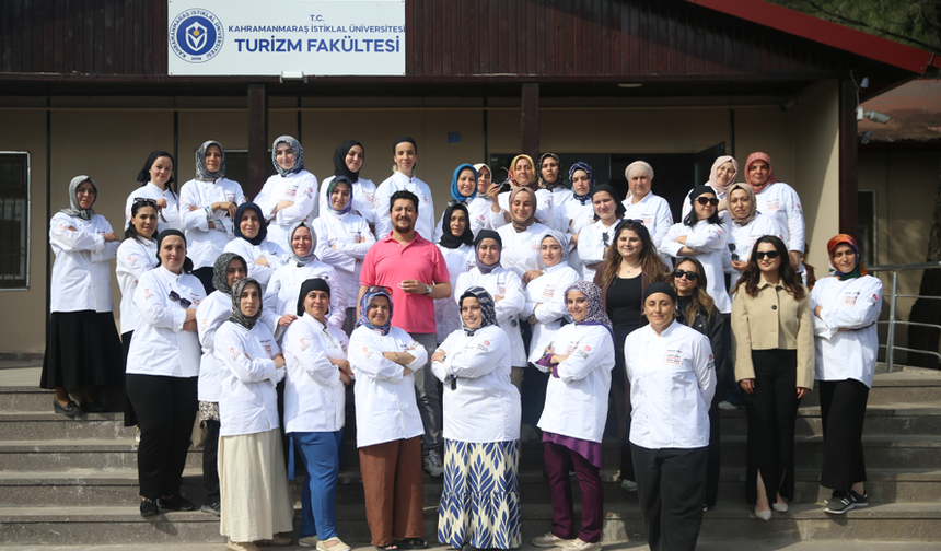 Depremzede kadınlar hayallerini mutfakta gerçekleştiriyor
