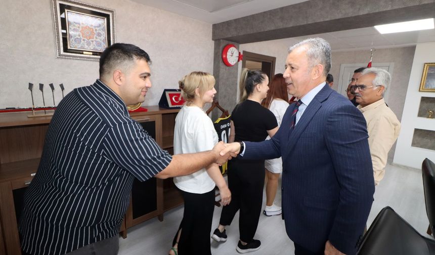 Loğoğlu’ndan bayram mesajı: “Dayanışmanın gücüyle daha güçlüyüz”