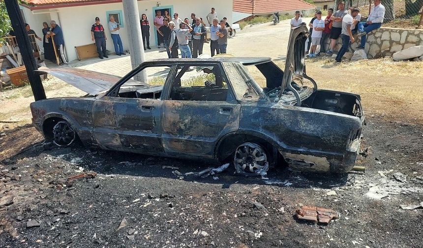 Otomobil alev alev yandı: Köyde panik anları yaşandı