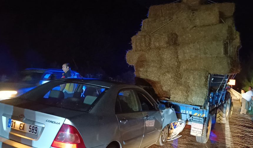 Saman yüklü traktöre çarptı, şans eseri hafif yaralandı