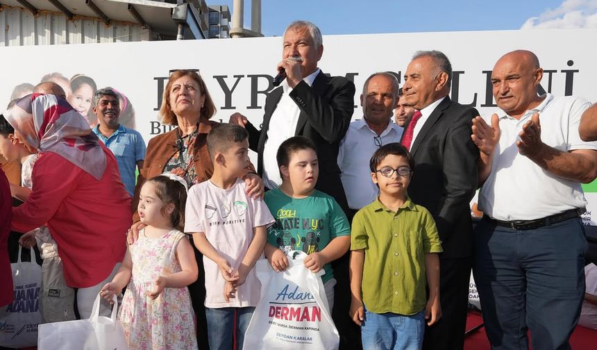 Sarıçam’da bayramlık sevinci: Bin 200 çocuğun yüzü güldü