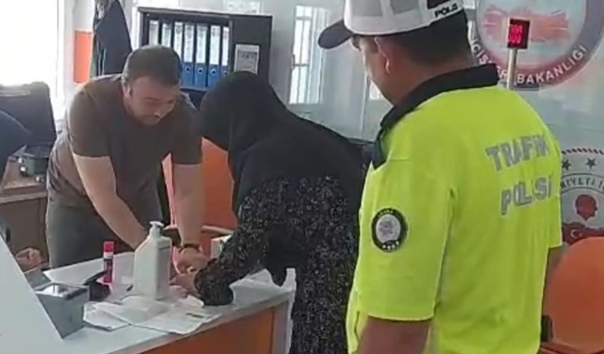 Zamana karşı yarış: Kimliğini unutan öğrenciyi polis sınava yetiştirdi, bir başka öğrenci kapıda kaldı
