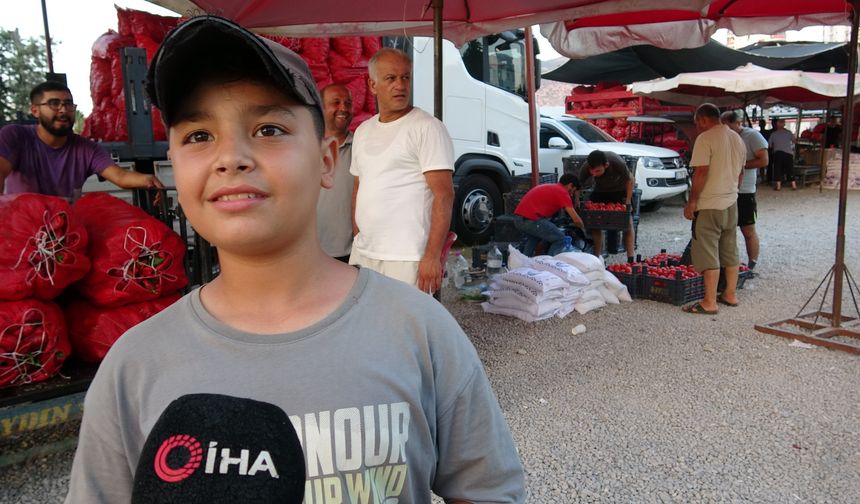 12 yaşındaki Barış, hayalini kurduğu forma ve takım elbise için çalışıyor