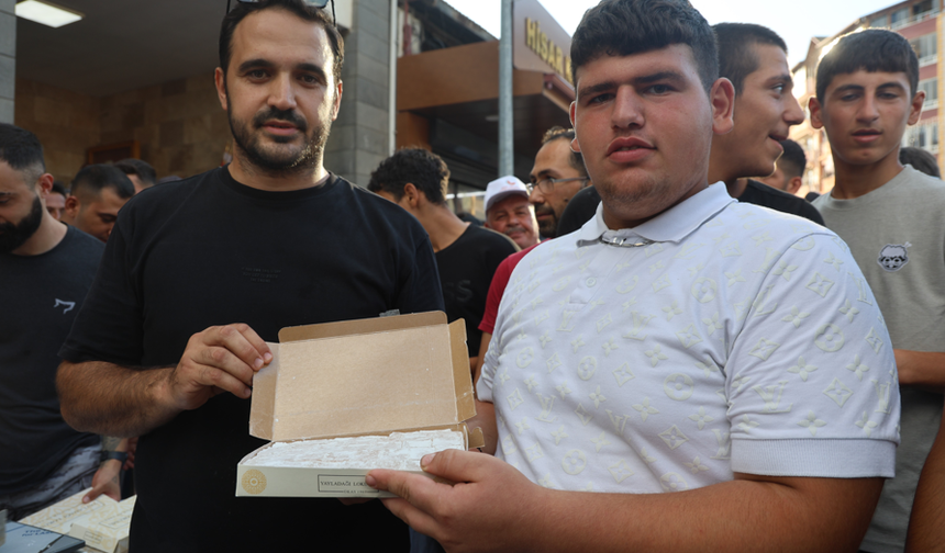3 Dakikada 1 Kilo 100 Gram Lokum Yedi, Ödülün Sahibi Oldu!
