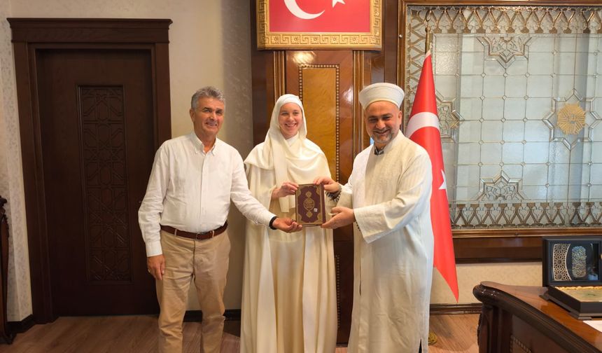 Adana’da Polonyalı Genç Kadın Müslüman Oldu