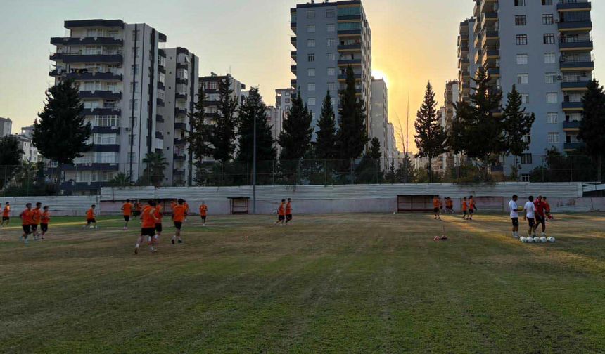 Adanaspor’da Amatör Futbolculara Lisans Çıkarıldı