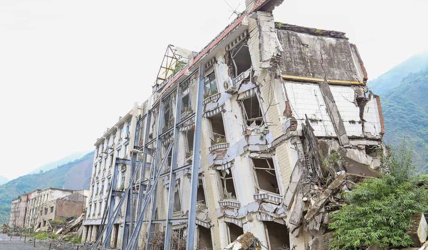 Dünyanın en ürpertici 10 terk edilmiş şehri: Lanetli adalardan kumlar altındaki hayalet kasabalara!
