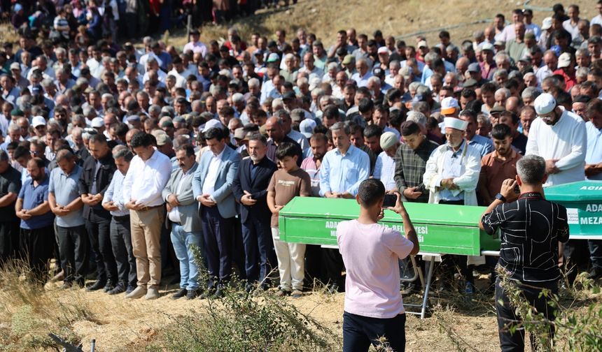 Kozan’da Yürek Yakan Veda: Anne ve 8 Aylık Bebeği Yan Yana Defnedildi