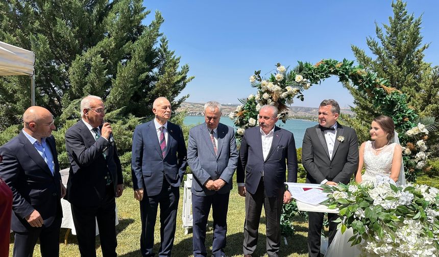 MHP Adana İl Başkanı Yusuf Kanlı, Rektör Beriş’in nikah şahitliğini yaptı