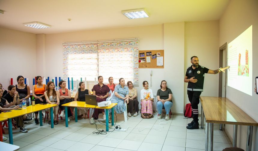 Seyhan Belediyesi kreş personeline "Afet Bilinçlendirme" eğitimi verdi