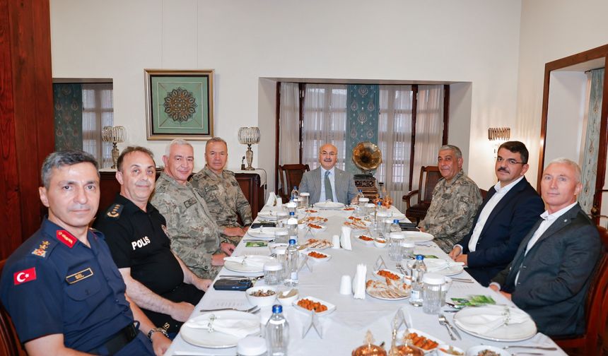 Tümgeneral Mehmet Özeren’e Adana’da Veda Yemeği