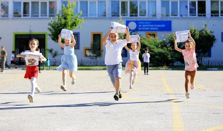 Okullar ne zaman kapanıyor? 2026 yaz tatili tarihi ve karne günü netleşti