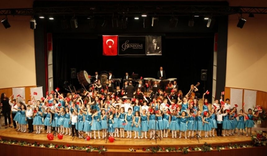 Adana Büyükşehir Belediyesi Çocuk Korosu'ndan müzik şöleni