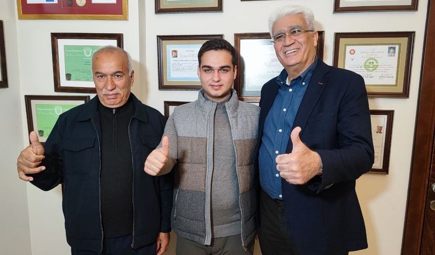“Ameliyat Olmazsa Ölür” Denilen Bebek 17 Yıl Sonra Adana’da Hayatta