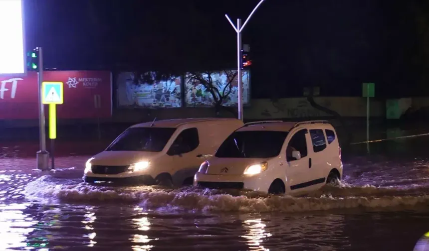 Adana için kuvvetli sağanak uyarısı! Meteoroloji saat verdi, Büyükşehir teyakkuzda