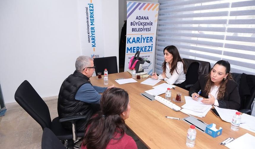 Kariyer Merkezi iş arayanları işverenlerle buluşturuyor