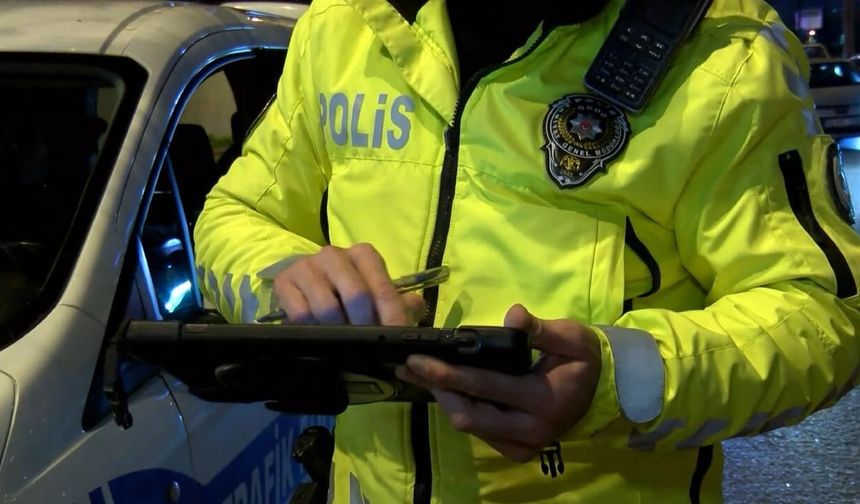 Trafik kanununda yeni dönem | Video oynatana ceza, bagajda ses sistemine yasak geliyor