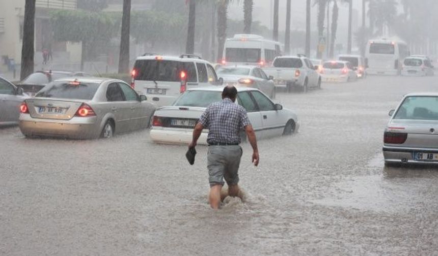 Adana’da 29 Ekim için şiddetli yağış uyarısı: Bu ilçelerde dikkat