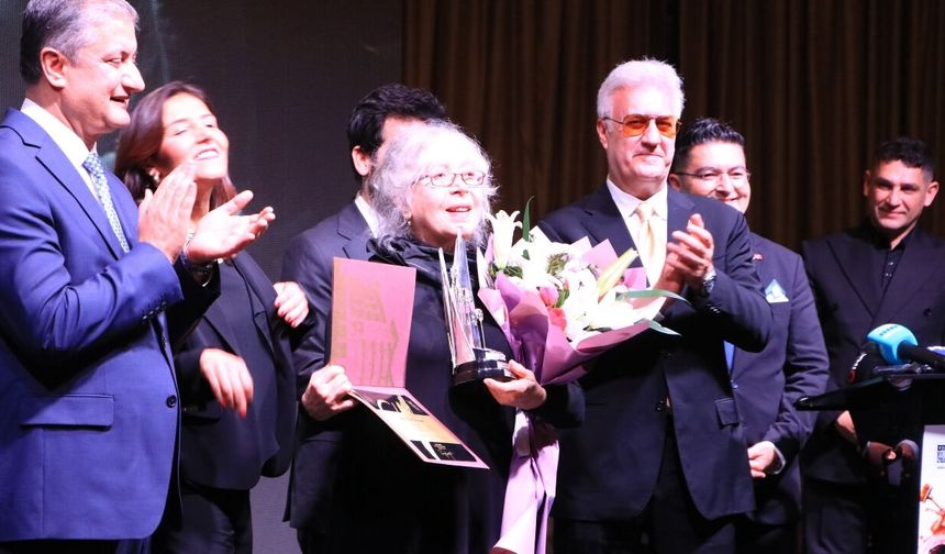 Tiyatro Festivali’nde, "Yaşam Boyu Başarı Ödülü" sahibini buldu