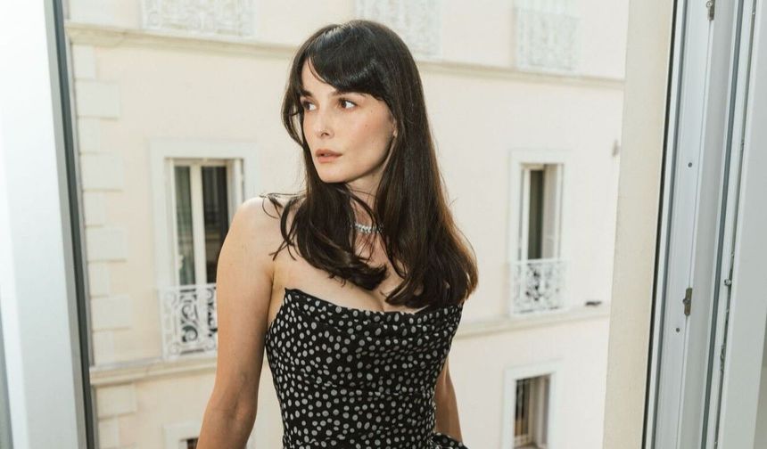 Büşra Develi Cannes Film Festivali'ni Salladı! Eşref Rüya'nın Çiğdem'i Kırmızı Halıda Ne Giydi?