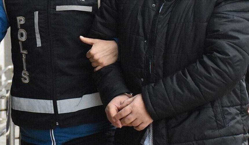 Sürücüden ehliyet ve ruhsat istedi: Sahte polis çıktı