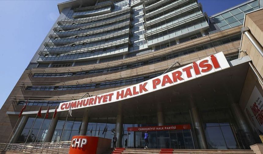 CHP'de taşlar yerinden oynadı: 26 il başkanı görevden alındı