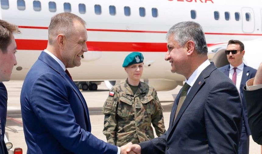 Adana Valisi Mustafa Yavuz, Polonya Cumhurbaşkanı'nı karşıladı