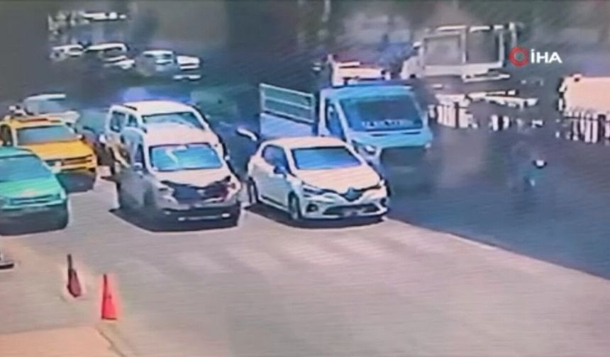 Adana'da peş peşe iki aracın çarptığı çocuk hayatını kaybetti