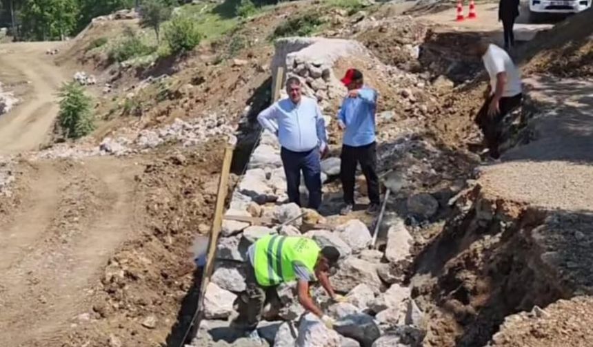 Aladağ'da güvenlik için taş duvar çalışmaları sürüyor