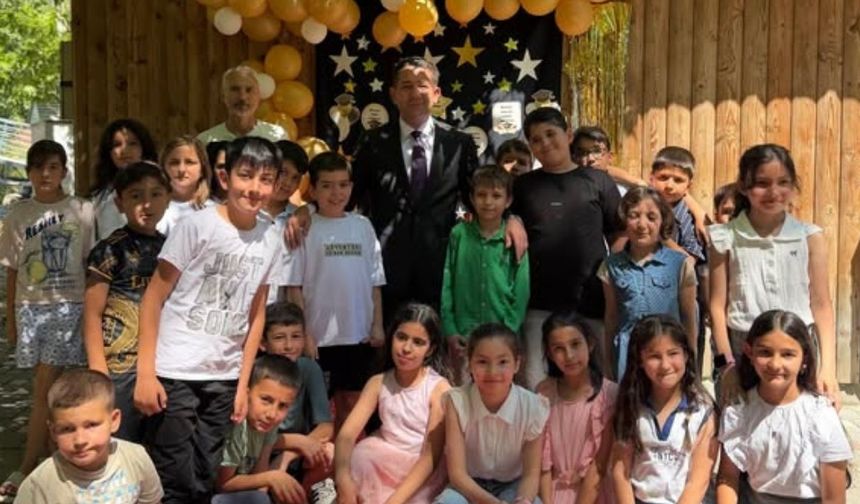 Başkan Özen, öğrencilerin mezuniyet sevincine ortak oldu