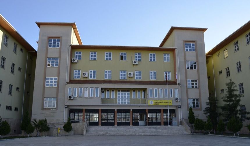Çukurova Güzel Sanatlar Lisesi dünya kupası marşıyla finalde