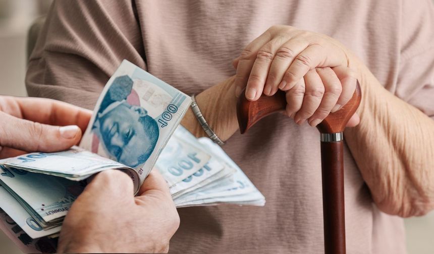 Emeklilerin zam farkı ödeme tarihi belli oldu! SGK duyurdu