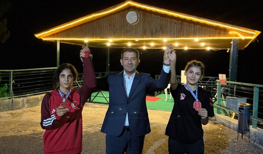 Feke’nin Altın Kızları Türkiye’yi Salladı: Başkan Özen’den Tebrik Yağmuru!