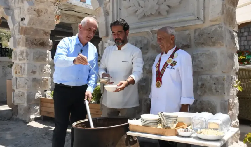 Fellah Kebap’ta Ahilik Geleneği: Başkan Göger ve Vali Yardımcısı Öz’den aşure etkinliği