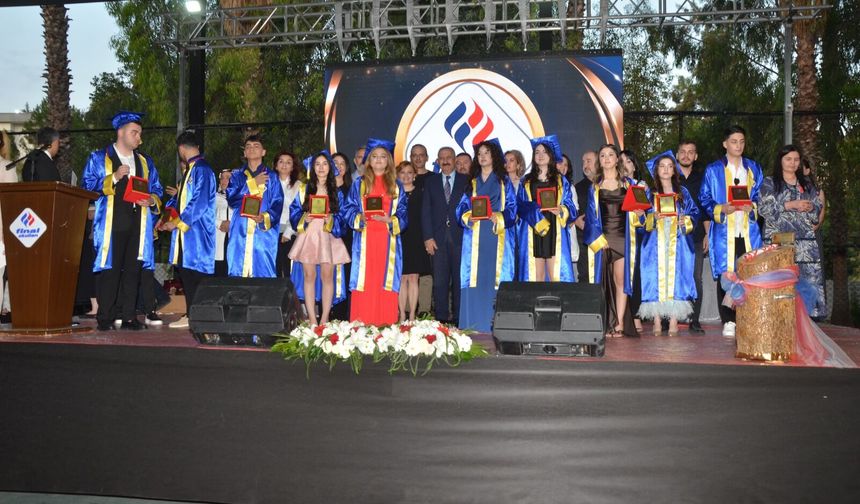 Adana Final Okulları’nda mezuniyet heyecanı