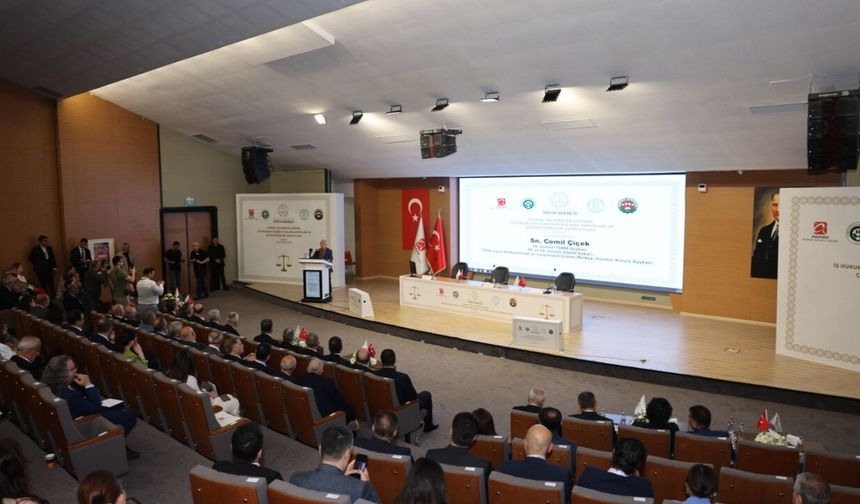 İş hukukunun güncel sorunları Adana’da ele alındı