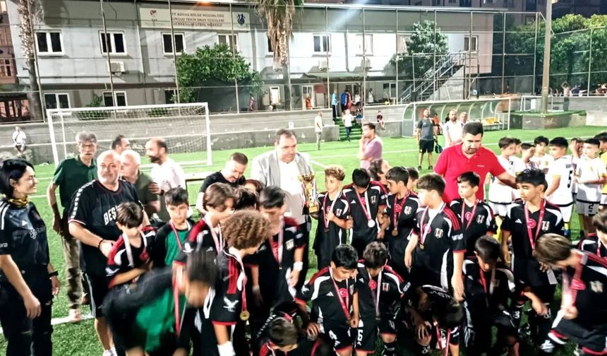 Kartalspor U11 Ligi'nde şampiyonluğa ulaştı