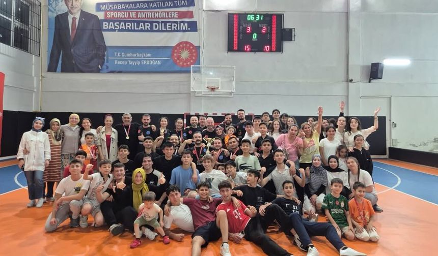 Pozantı Voleybol Bahar Turnuvası’nda kupa BİŞEKİL’in