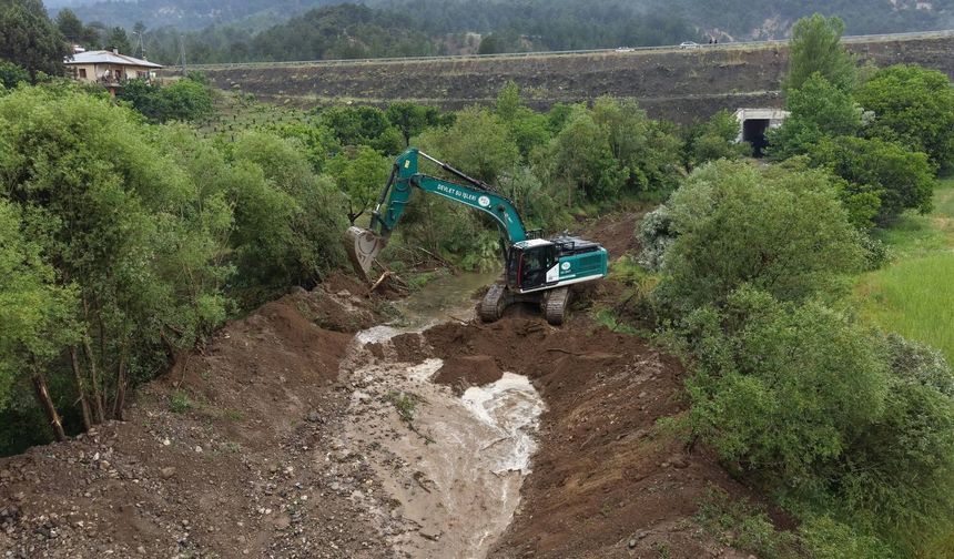Pozantı Belediyesi’nden Dere ıslah çalışması