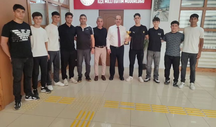 Şampiyon sporculardan İzzettin Aydın’a ziyaret