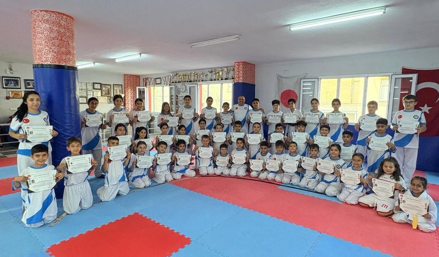 Seyhan Karate Do Kulübü’nde 94 sporcu terfi etti