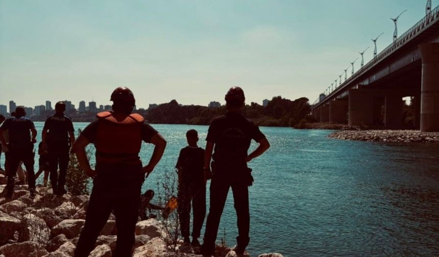 Seyhan Nehri’ne giren çocuk boğuldu