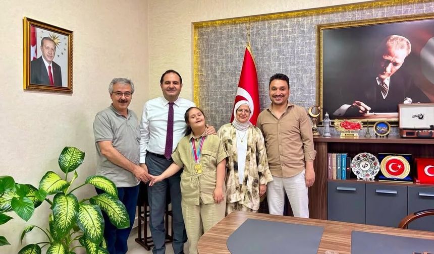 Seyhan’da şampiyona gurur dolu kabul: "Engelleri azmiyle aştı"
