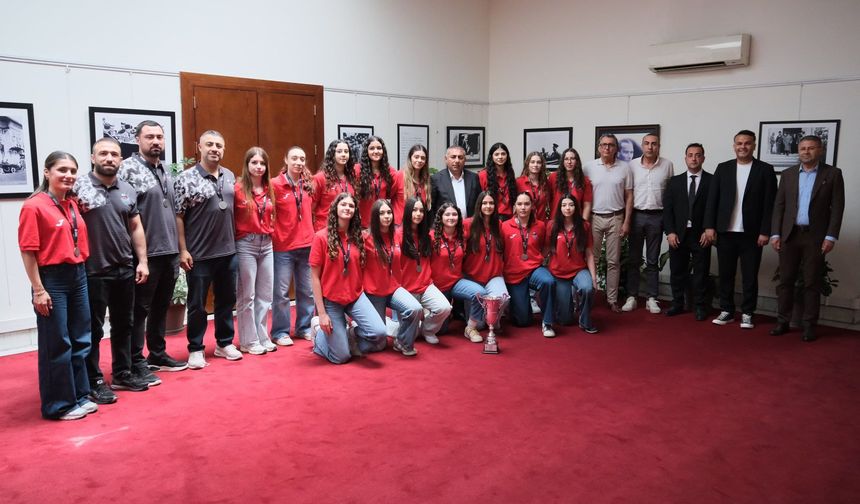 Türkiye ikincisi basketbolculara Büyükşehir’den tebrik