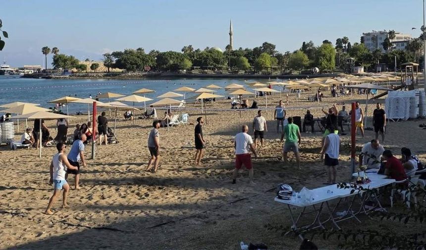 Yumurtalık'ta Kurumlar Arası Plaj Voleybolu Turnuvası sona erdi