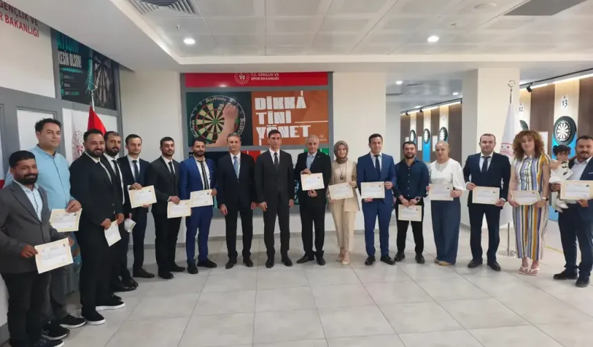 Yüreğir Kaymakamı Mehmet Aksu başarılı personelleri ödüllendirdi
