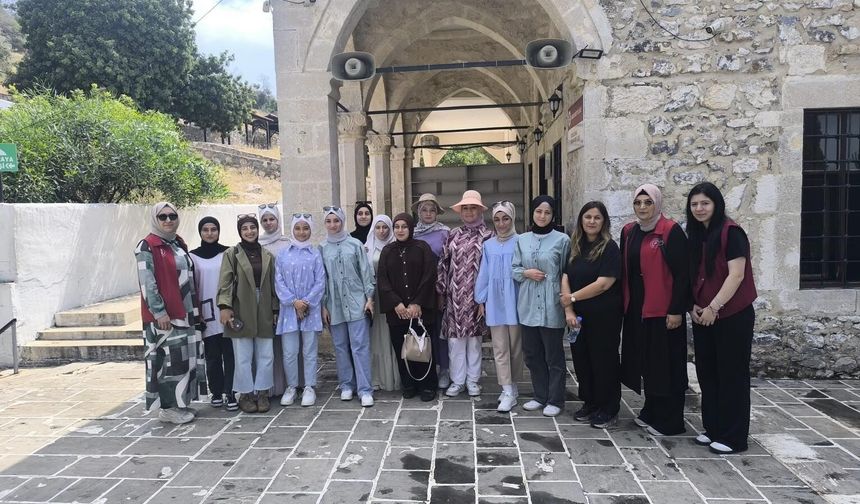 Yüreğirli gençlerden Tarsus’a kültürel yolculuk